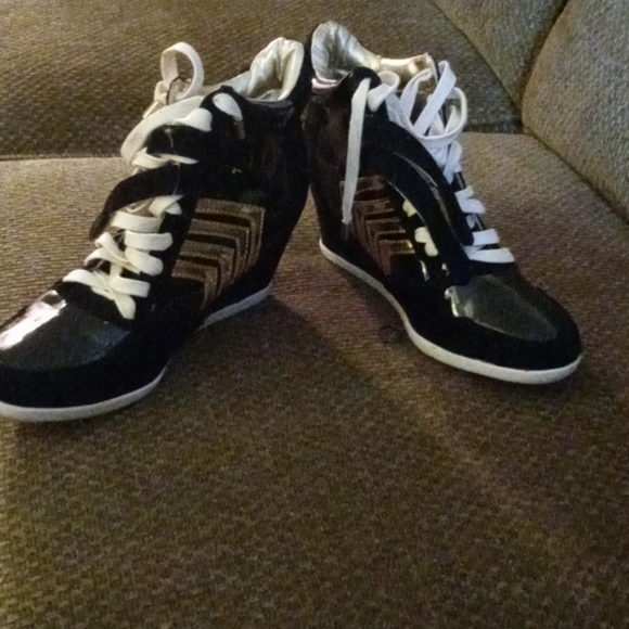 Shoes - Picture 4 of 4